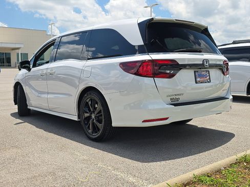 Used 2023 Honda Odyssey Sport image 10