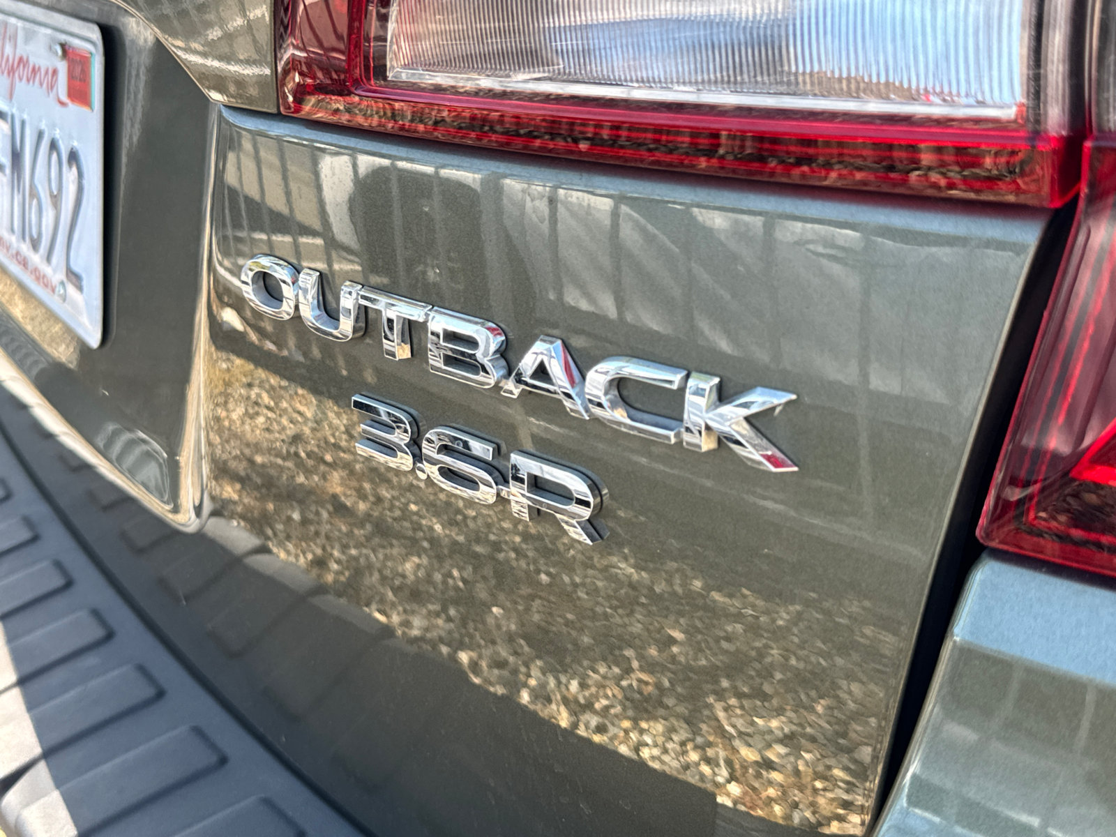 Used 2017 Subaru Outback 3.6R Touring w/ Popular Package #5A AWD/4WD image 2