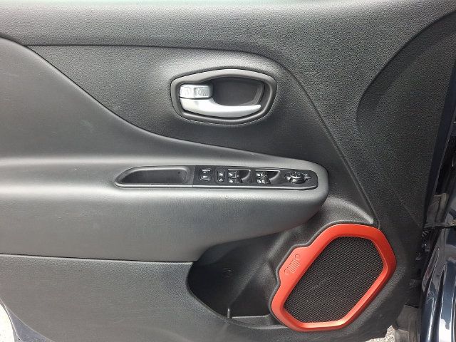 Used 2023 Jeep Renegade Trailhawk AWD/4WD image 12