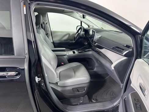 Used 2024 Toyota Sienna Limited AWD/4WD image 10