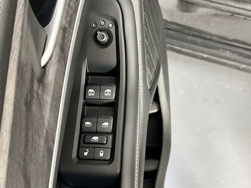 Used 2023 Jeep Grand Cherokee Limited AWD/4WD image 18