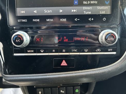 Used 2020 Mitsubishi Outlander LE image 27