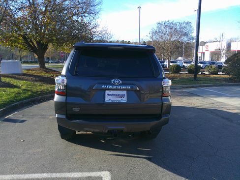 Used 2023 Toyota 4Runner SR5 Premium image 9