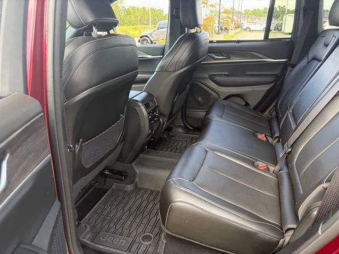 Used 2025 Jeep Grand Cherokee Limited w/ Luxury Tech Group II RWD image 33