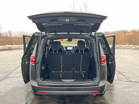 Used 2023 Chrysler Pacifica Limited w/ S Appearance Package image 39