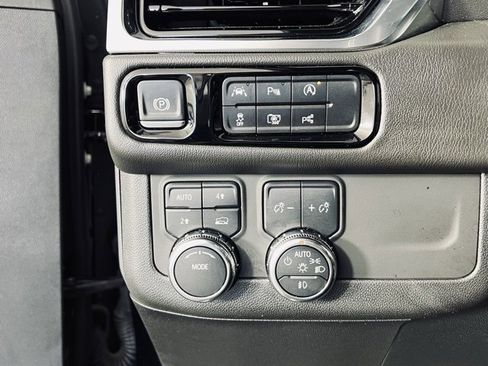 Used 2025 GMC Yukon Denali image 26