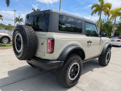 Certified 2025 Ford Bronco Badlands w/ Sasquatch Package AWD/4WD image 4
