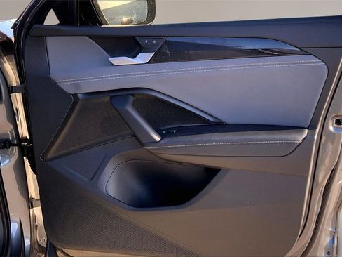 Certified 2025 Volkswagen Tiguan SE image 23