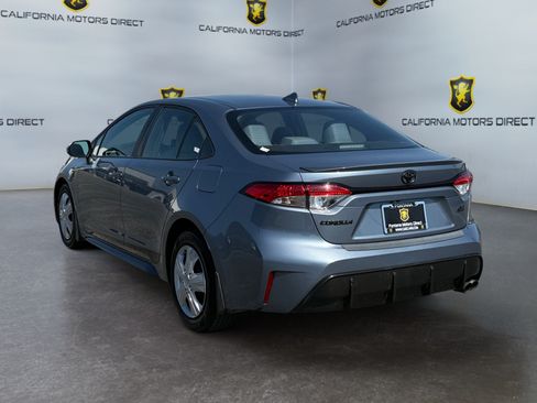 Used 2025 Toyota Corolla SE FWD image 3