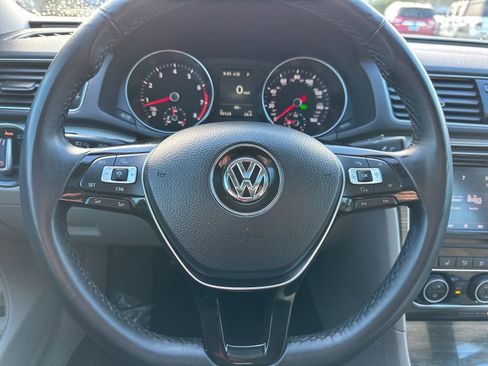 Used 2018 Volkswagen Passat 2.0T SE image 23