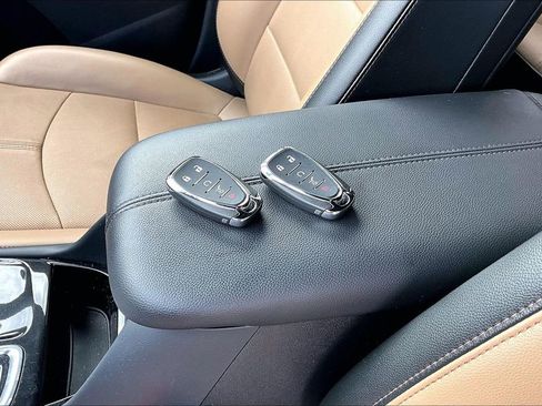 Used 2024 Chevrolet Equinox Premier FWD image 10