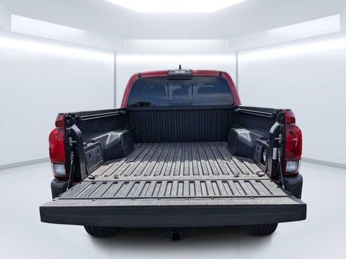 Used 2018 Toyota Tacoma TRD Off-Road AWD/4WD image 13