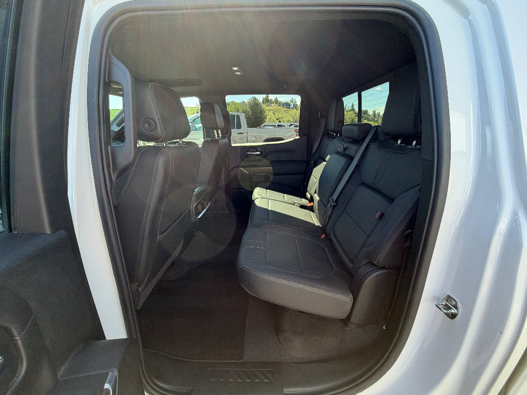 Used 2022 Chevrolet Silverado 1500 High Country w/ Safety Package II AWD/4WD image 3