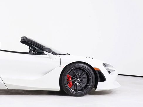 Used 2024 McLaren 750S Spider RWD image 14
