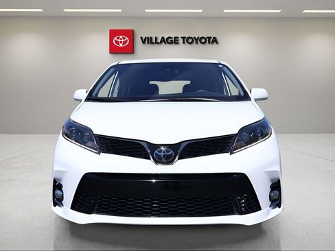 Certified 2019 Toyota Sienna SE Premium image 8