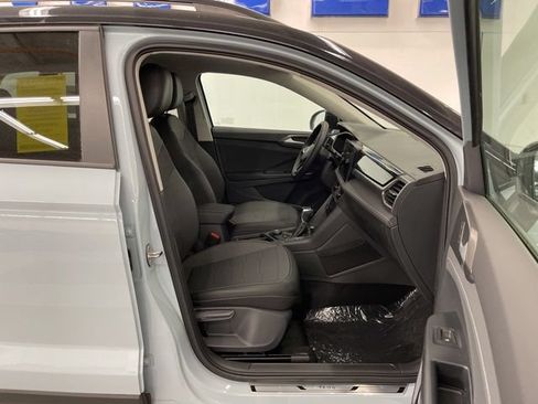 New 2026 Volkswagen Taos SE AWD/4WD image 11
