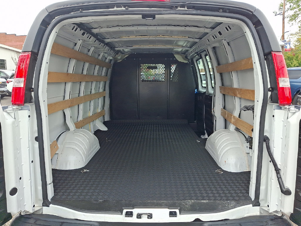Used 2025 Chevrolet Express 2500 w/ Driver Convenience Package RWD image 28