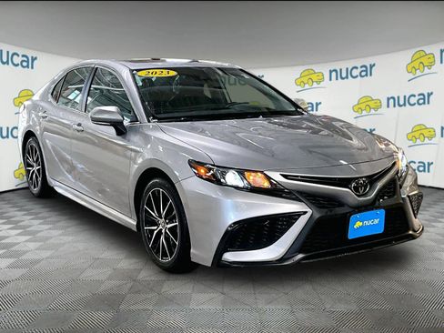 Used 2023 Toyota Camry SE image 1