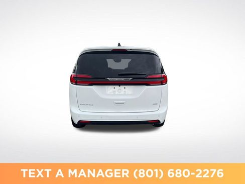 New 2027 Chrysler Pacifica Select AWD/4WD image 4