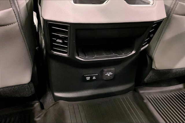 Used 2024 Toyota Tundra Limited AWD/4WD image 34