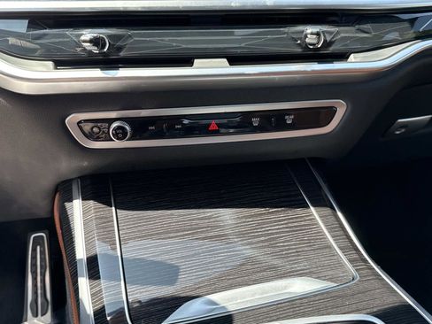 Used 2025 BMW X7 M60i image 20