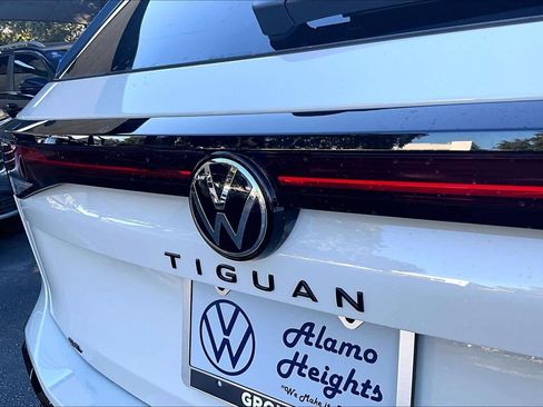 New 2026 Volkswagen Tiguan SE R-Line image 15
