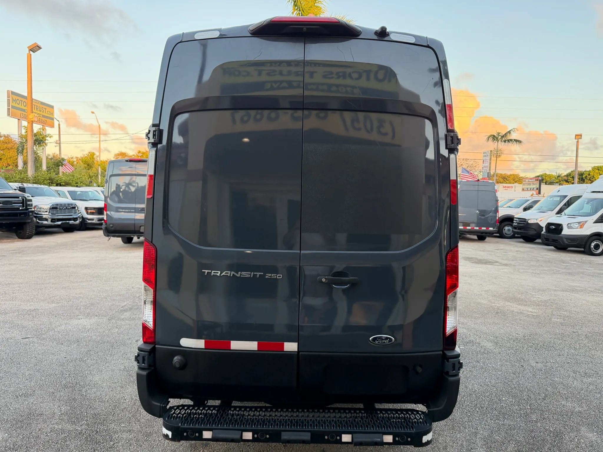 Used 2020 Ford Transit 250 148 High Roof Extended RWD image 4