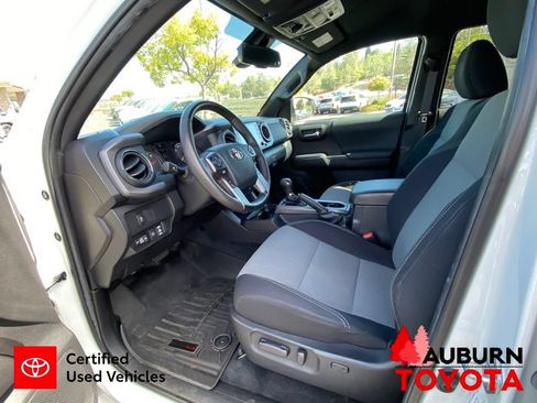 Certified 2022 Toyota Tacoma TRD Off-Road AWD/4WD image 35