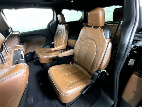 Used 2020 Chrysler Pacifica Limited w/ Tire & Wheel Group image 26