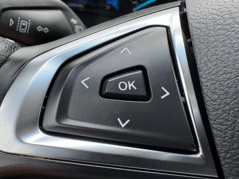 Used 2019 Ford Edge Titanium FWD image 16