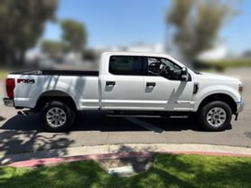 Used 2022 Ford F250 XLT w/ XLT Value Package AWD/4WD image 5