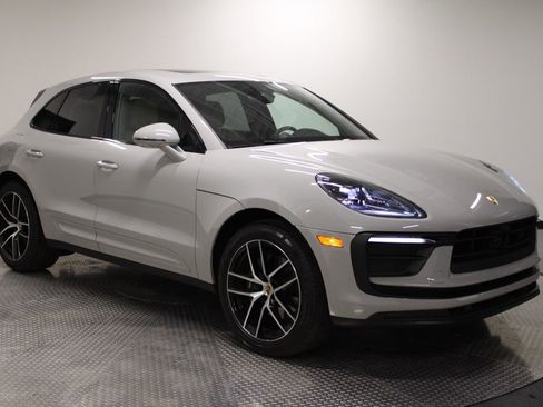 Certified 2026 Porsche Macan AWD/4WD image 9