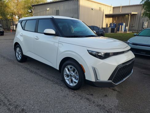 Used 2025 Kia Soul LX w/ LX Technology Package image 5