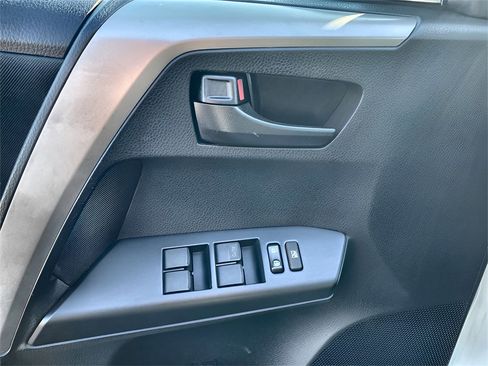 Used 2017 Toyota RAV4 LE image 14