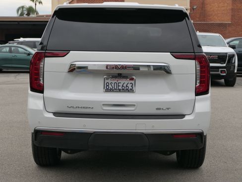 Used 2021 GMC Yukon SLT w/ SLT Luxury Plus Package image 4