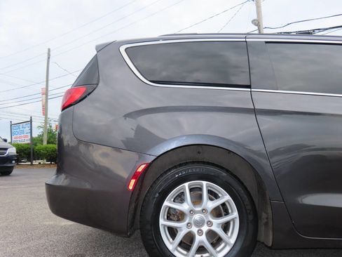 Used 2020 Chrysler Voyager Lxi FWD image 23