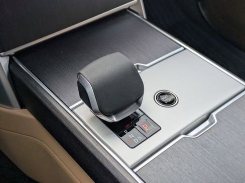 New 2026 Land Rover Range Rover Long Wheelbase SE image 9