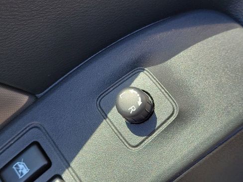 Used 2022 Nissan Frontier SV image 24