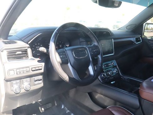 Used 2023 GMC Yukon Denali Ultimate AWD/4WD image 18