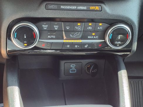 Used 2022 Ford Escape SEL image 18