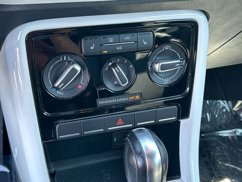 Used 2018 Volkswagen Beetle 2.0T S image 28