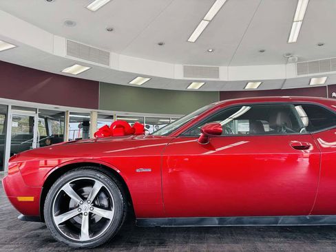 Used 2014 Dodge Challenger R/T RWD image 18