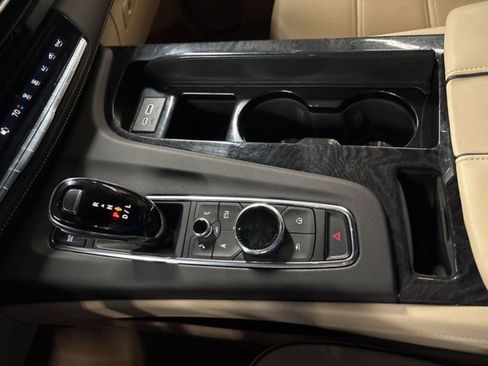 Used 2023 Cadillac Escalade Premium Luxury w/ Performance Package AWD/4WD image 40
