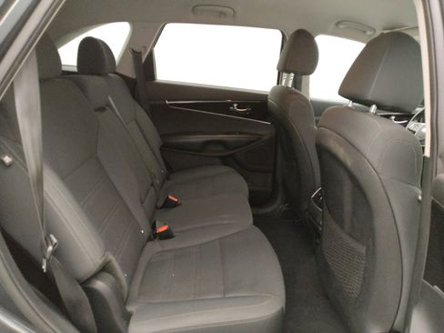 Used 2019 Kia Sorento S FWD image 19