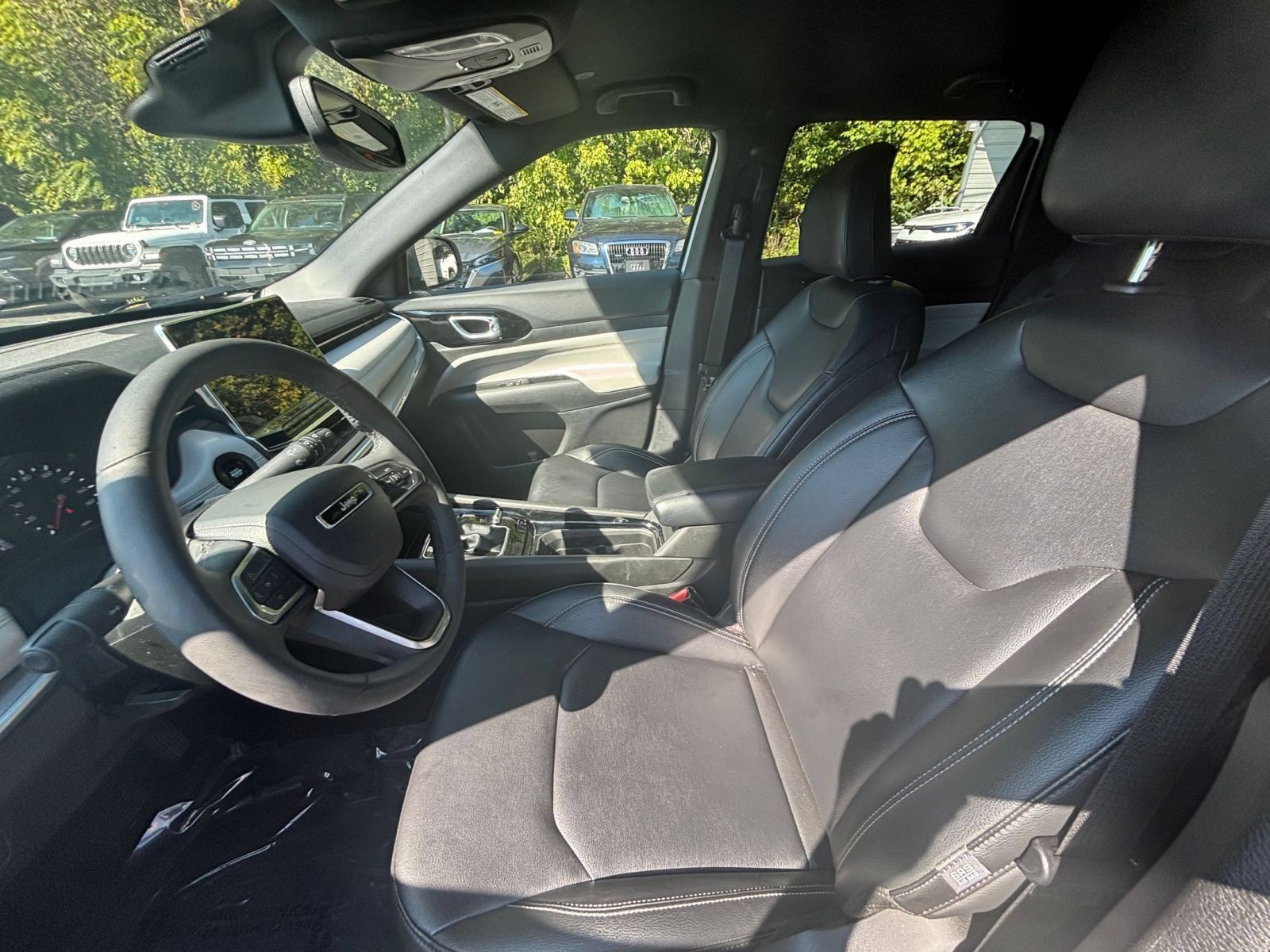 Used 2025 Jeep Compass Limited AWD/4WD image 32