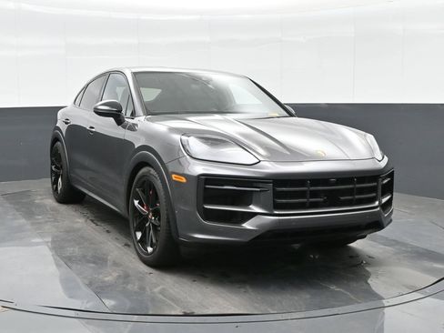 Certified 2025 Porsche Cayenne GTS AWD/4WD image 11