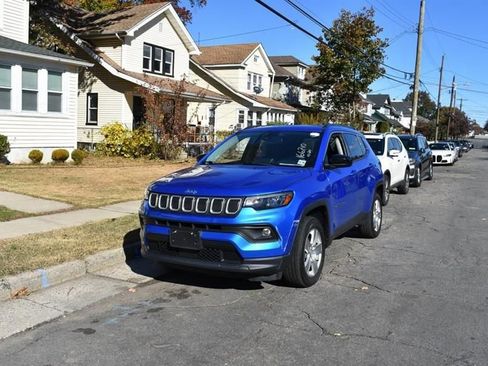 Used 2025 Jeep Compass Trailhawk AWD/4WD image 3