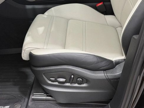 Certified 2025 Porsche Cayenne S AWD/4WD image 25