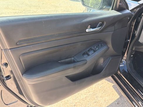 Used 2025 Nissan Altima 2.5 SV FWD image 10