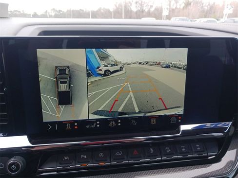 Used 2025 Chevrolet Silverado 1500 ZR2 w/ Technology Package image 22